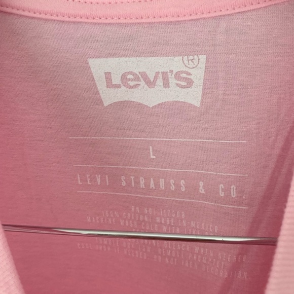 NWT Levi’s pink short sleeved t shirt - Picture 4 of 7
